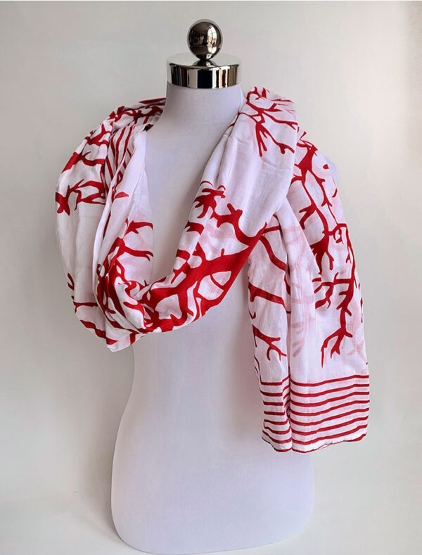 Foulard, pañuelo blanco con estampado rojo
